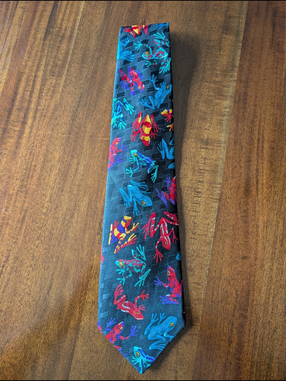 Vibrant Poison Dart Frog Novelty Tie - Colorful Polyester Men's Necktie 🐸✨